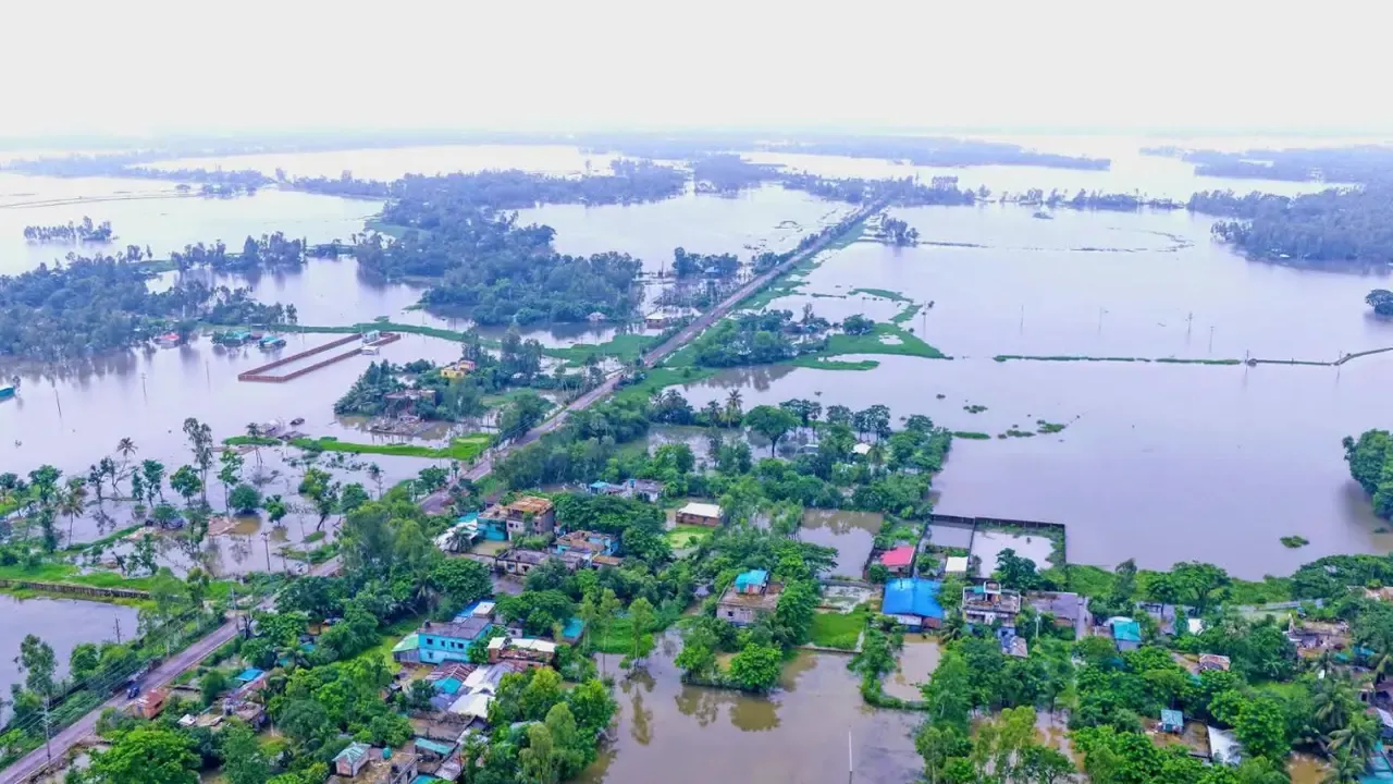 পানিবন্দি ৩ লক্ষাধিক মানুষ
