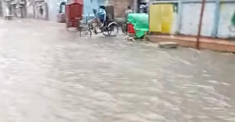 ৪৫ মিনিটের বৃষ্টিতে ময়মনসিংহে জলাবদ্ধতা