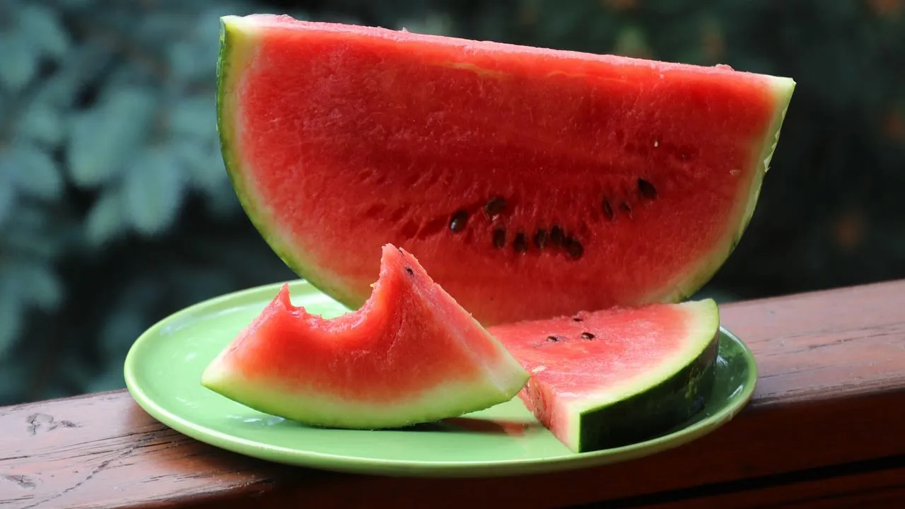 তরমুজ খাওয়ার পর পানি খেলে কী হয়?