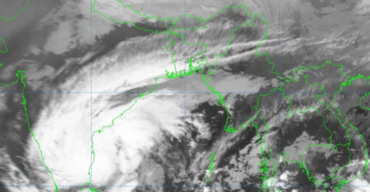 ভারতের অন্ধপ্রদেশ উপকূল অতিক্রম করছে মিগজাউম