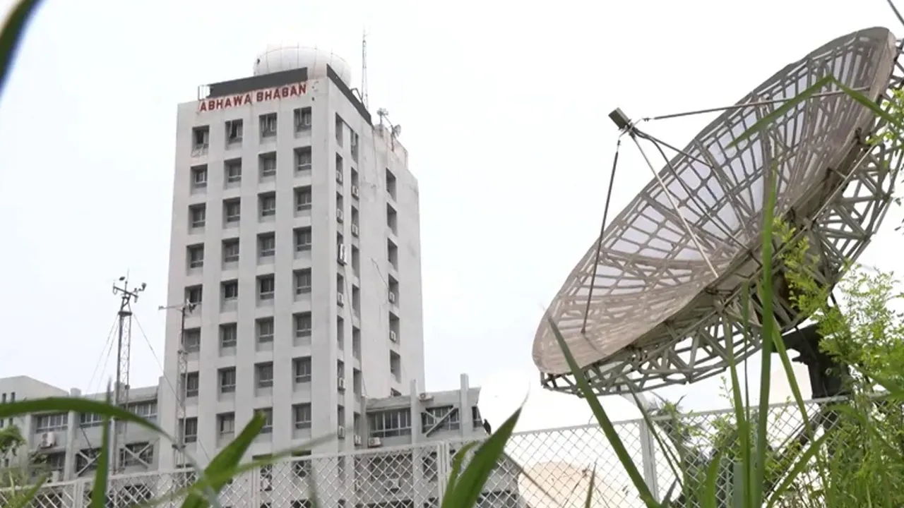 ঘন কুয়াশায় দৃষ্টিসীমা ২০০ মিটারের নিচে নামতে পারে