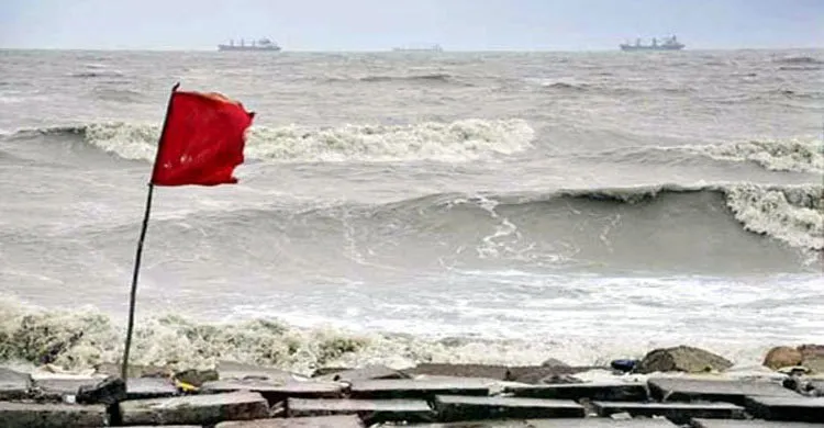 বঙ্গোপসাগরে গভীর সঞ্চালনশীল মেঘমালা, বন্দরে ৩ নম্বর সংকেত