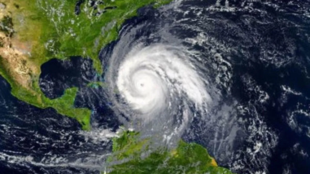 নিম্নচাপ রূপ নিলো ঘূর্ণিঝড়ে, ২ নম্বর হুঁশিয়ারি