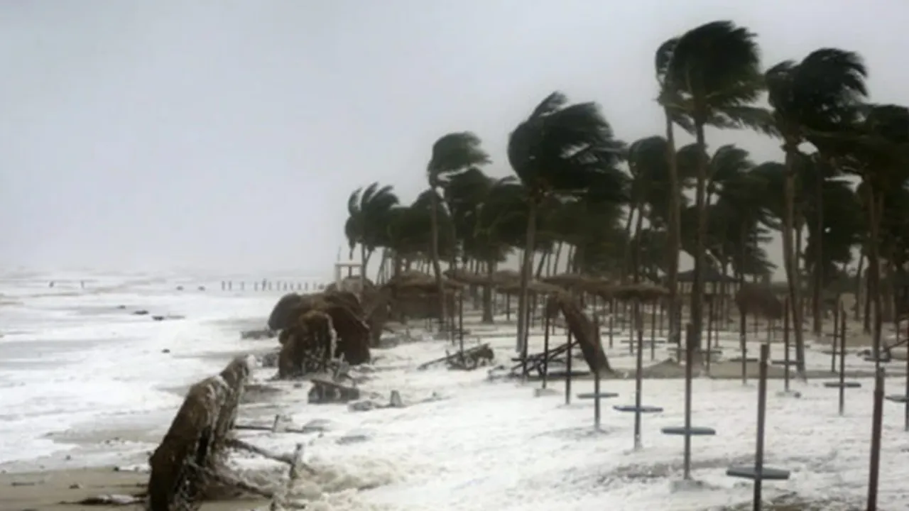 চলতি মাসেই ধেয়ে আসছে ঘূর্ণিঝড়