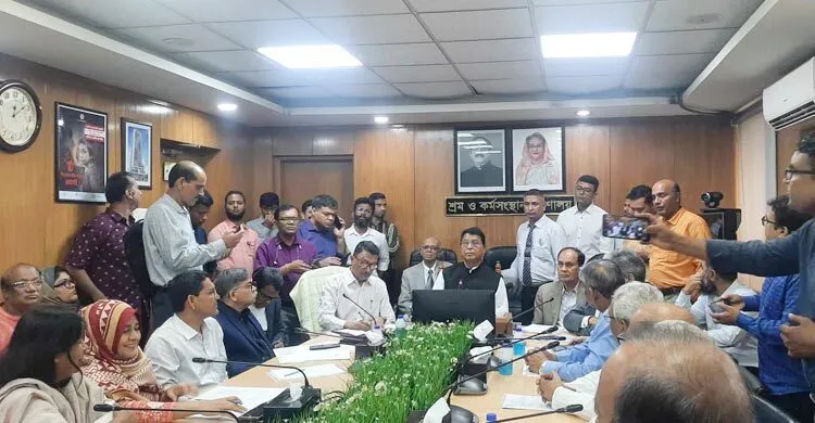 ঈদের আগেই শ্রমিকদের বেতন-বোনাস পরিশোধের সিদ্ধান্ত, ছাঁটাই বন্ধ