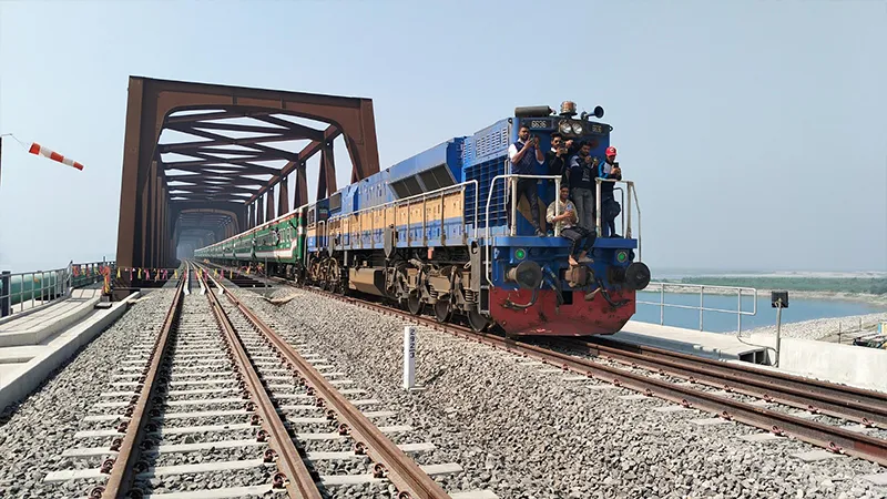 যমুনার নতুন রেলসেতু দিয়ে যাতায়াতে গুনতে হবে বাড়তি ভাড়া
