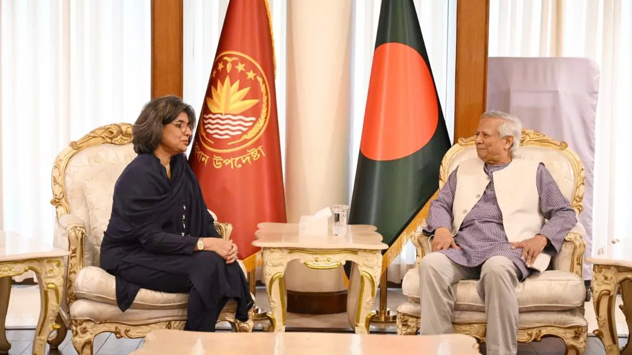 এবার ‘বাস মিস’ নয়, নতুন সম্ভাবনায় জোর বাংলাদেশ-পাকিস্তানের