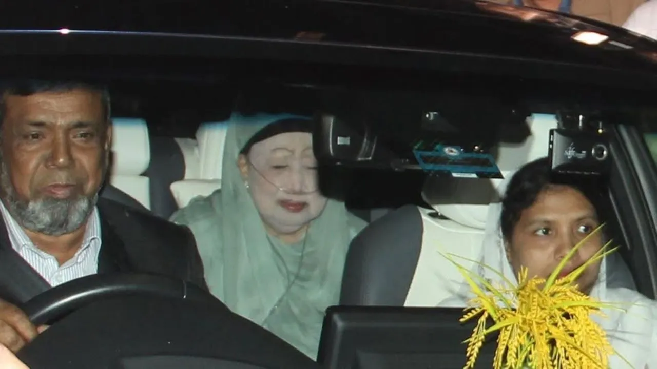 Khaleda Zia admitted to hospital