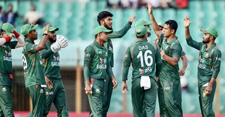 সাকিব-সাইফউদ্দিনদের তোপে কাঁপছে জিম্বাবুয়ে