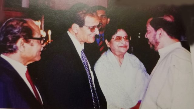 নোবেল পুরস্কারপ্রাপ্ত অমর্ত্য সেনের সঙ্গে