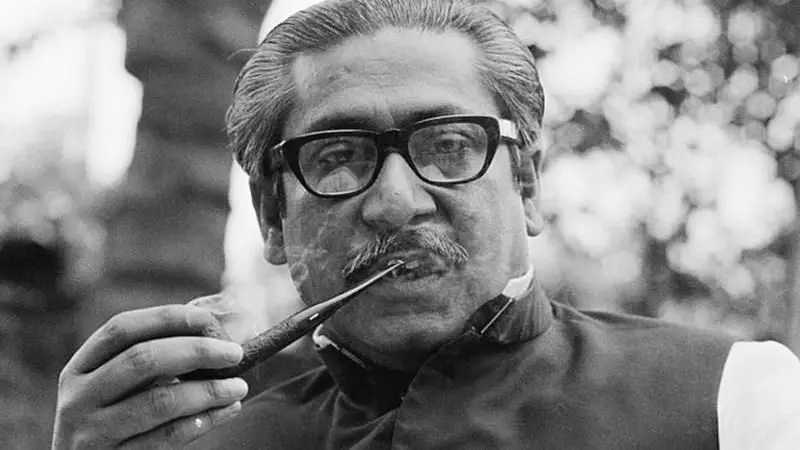 শেখ মুজিবুর রহমান ও তার লোকজনকে দেশদ্রোহী হিসেবে ঘোষণা করেছিলেন ইয়াহিয়া খান